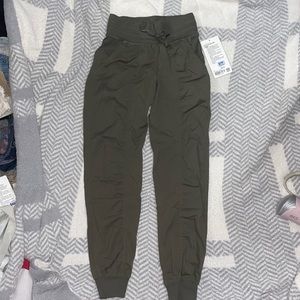 Lululemon Dance studio MR jogger size 0